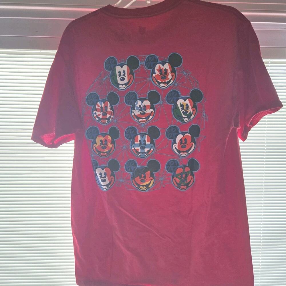 DISNEY WORLD EPCOT MICKEY MOUSE Tshirt International Flags Print Red Sz Medium